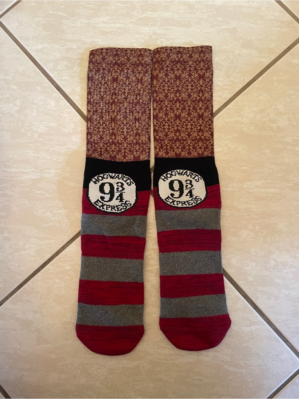 Harry Potter Platform 9 3/4 Socks Hogwarts Express Burgundy Gray Crew